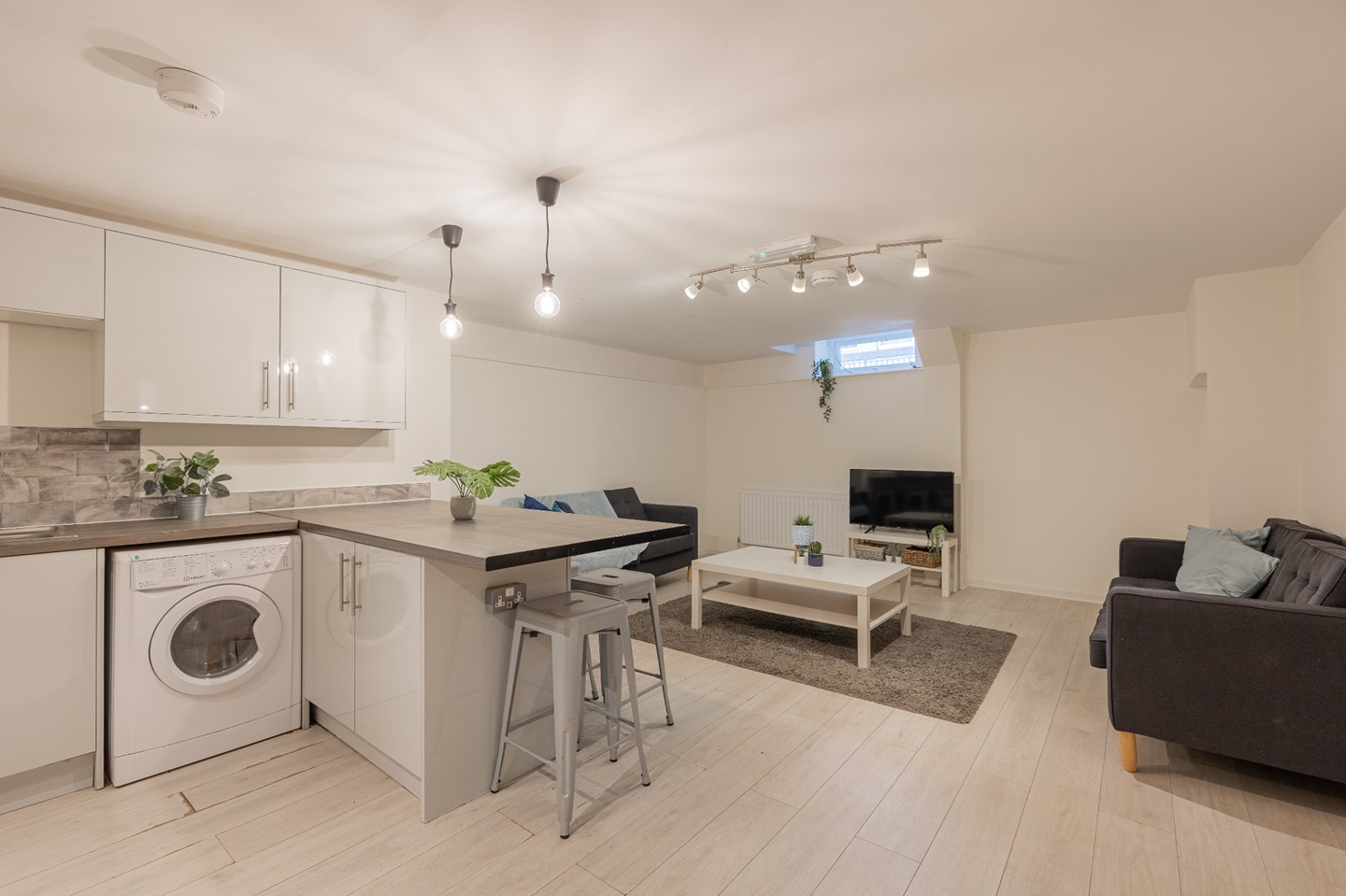 7 Bed Flat, Trafalgar Street, S1, N1 7GU
