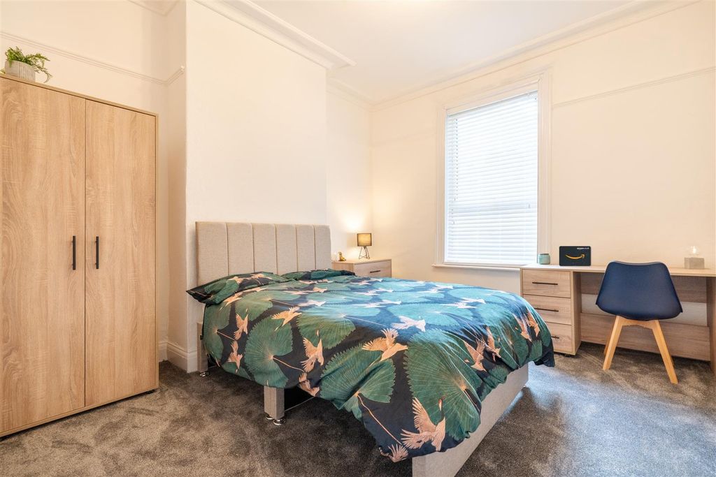 5 bed shared accommodation to rent58 Brunswick Street, Broomhall, Sheffield S10 photo 3