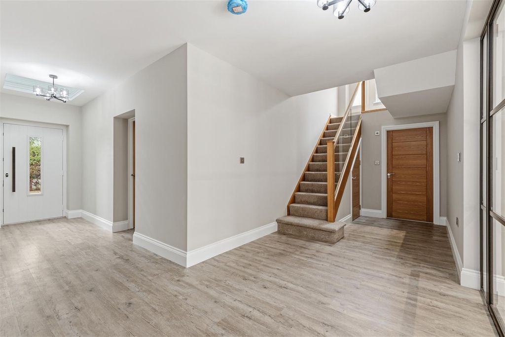 Additional image 3 of 4 bed detached house to rentChessetts Wood Road, Lapworth, Solihull B94