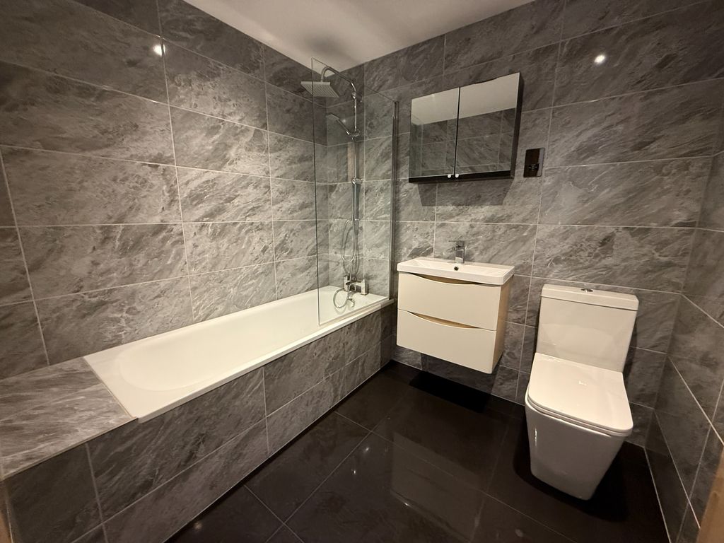 Additional image 5 of 2 bed flat to rentSilvester Street, City Centre, Hull HU1