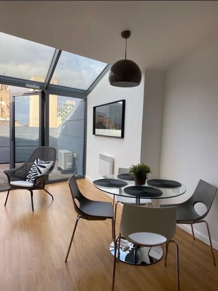 2 Bed Flat, Mann Island, L3, N1 7GU photo 4