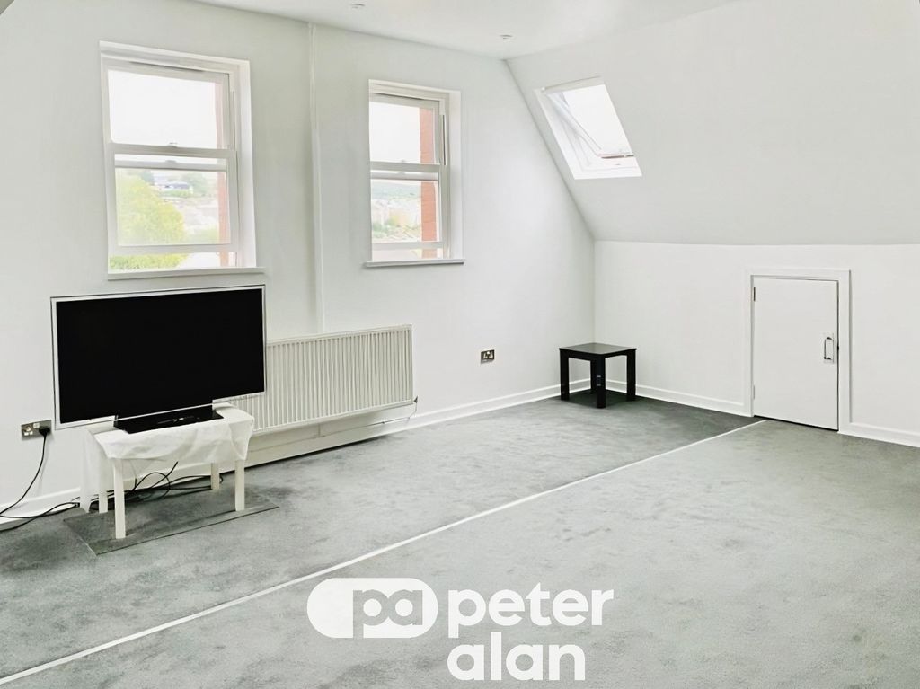 1 bed flat to rentHigh Street, Merthyr Tydfil CF47