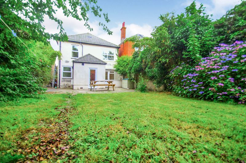 6 bed shared accommodation to rentStudent Home, Winton BH9 photo 3