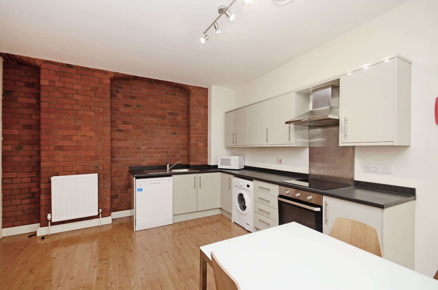5 Bed Flat, Bells Square, S1, N1 7GU photo 2