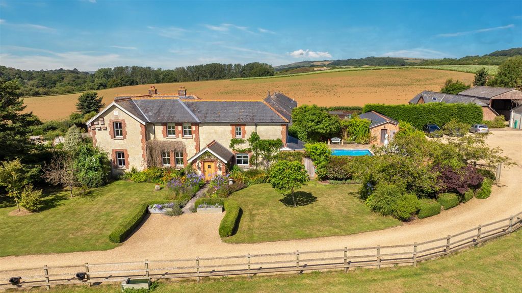 5 bed farmhouse for saleAlverstone, Isle Of Wight PO36