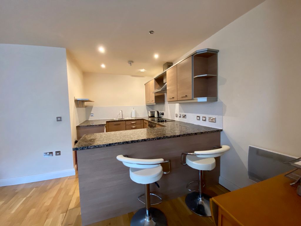 2 bed flat to rentBack Silver Street, Durham DH1 photo 4