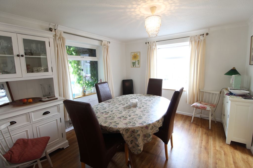 Additional image 3 of 4 bed detached house to rentGrosvenor Gardens, Bury St. Edmunds IP33