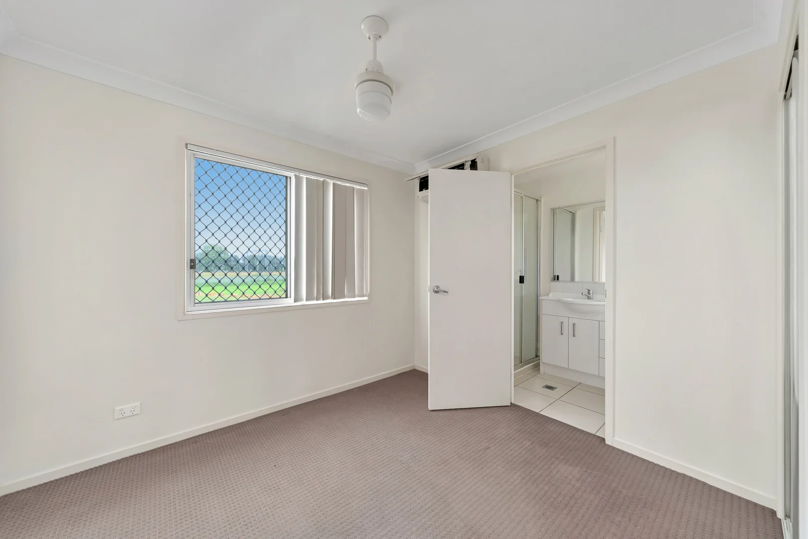 5/6 Sullivan Street, Emerald QLD 4720 photo 4
