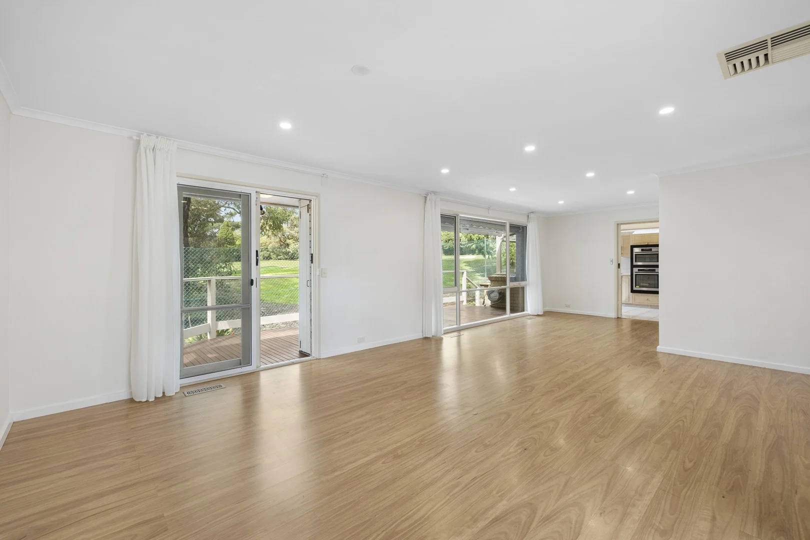 42 Boardman Close, Box Hill South VIC 3128