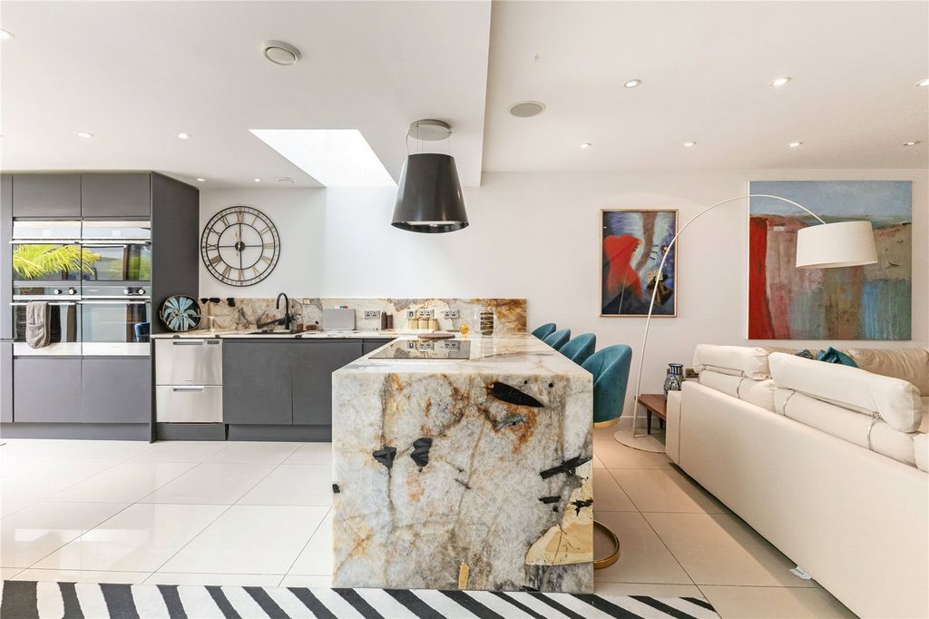 Additional image 5 of 4 bed detached house to rentOxford Walk, Cheltenham, Gloucestershire GL52