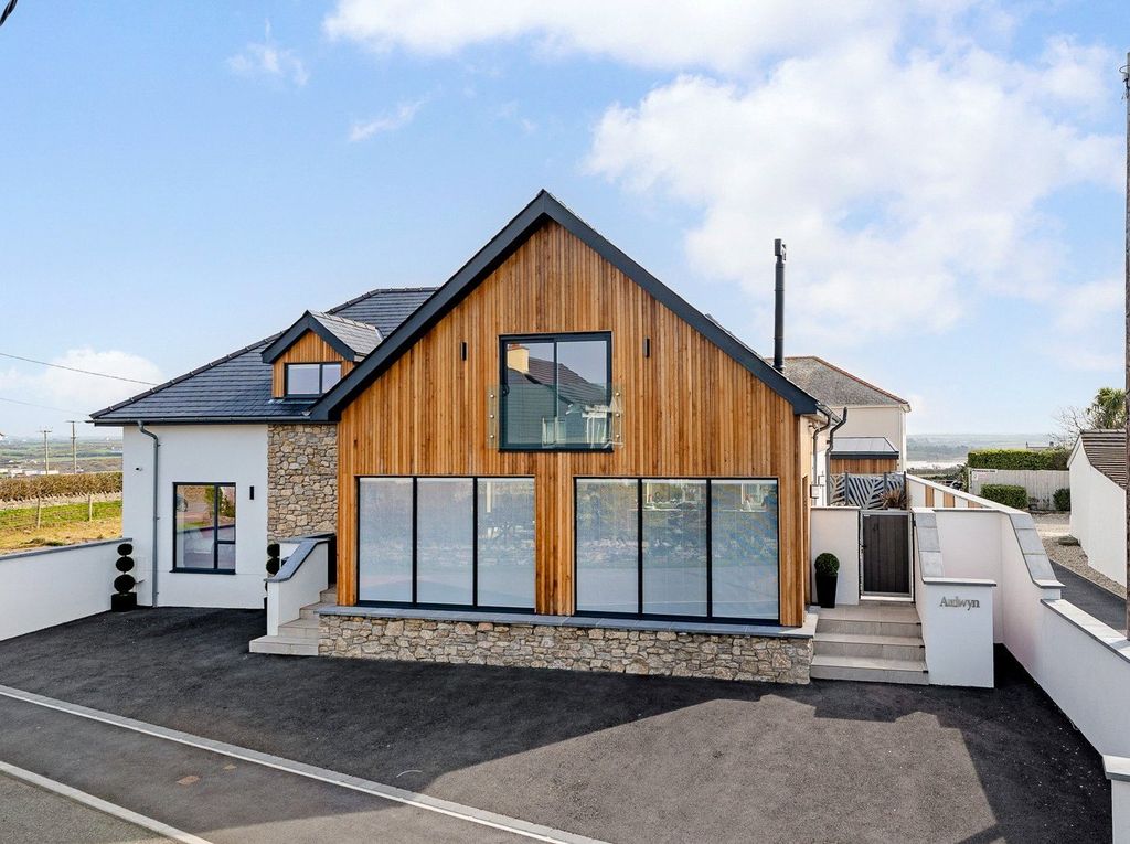 5 bed detached house for saleRhosneigr, Isle Of Anglesey LL64