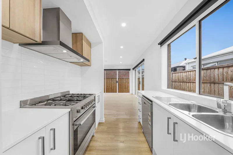 Additional image 2 of 18 Milos Court, Fraser Rise VIC 3336