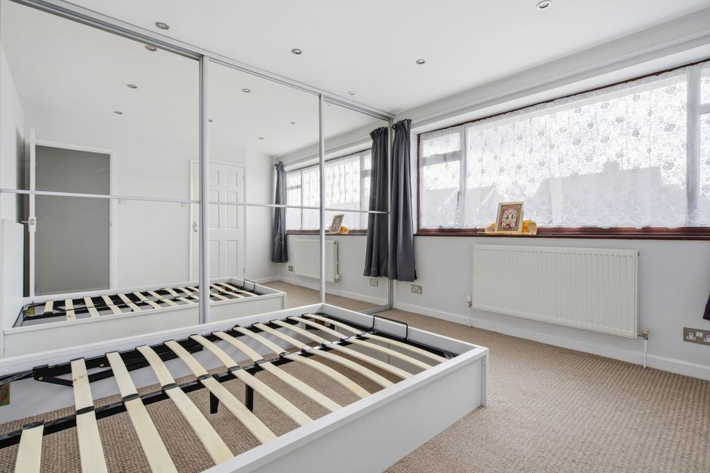 Additional image 8 of 3 bed semi-detached house to rentPrince Andrew Way, Ascot SL5