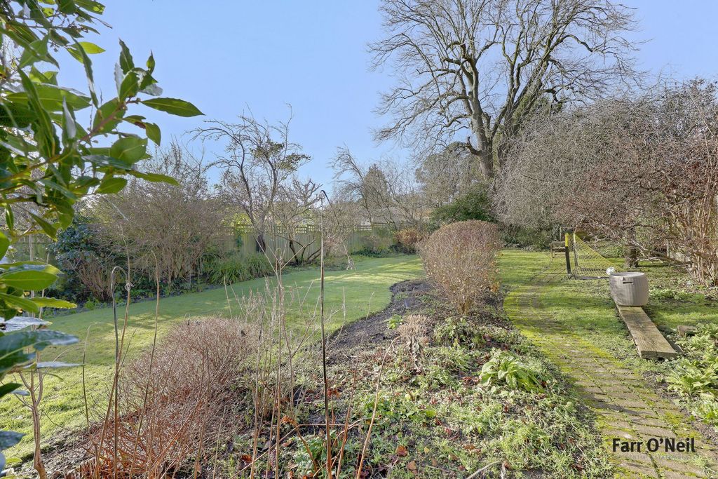 Additional image 30 of 5 bed semi-detached house to rentKings Avenue, Buckhurst Hill IG9
