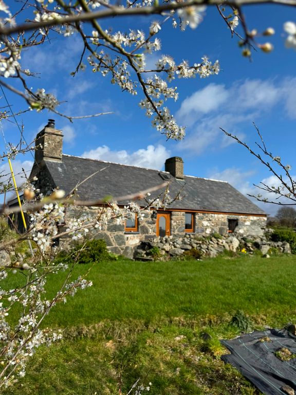 3 bed cottage to rentMuriau Mawr, Rhoslan LL52