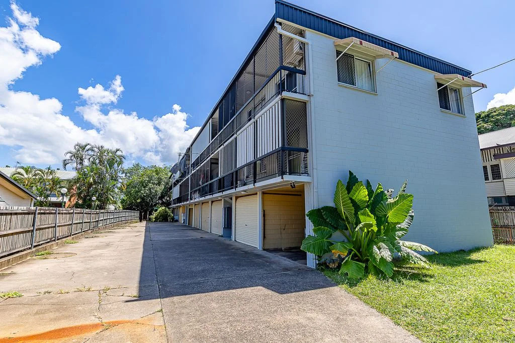 8/12 The Avenue, Hermit Park QLD 4812