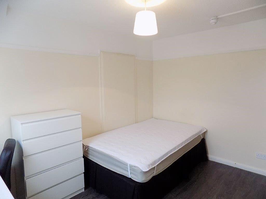 Additional image 15 of 6 bed maisonette to rentAlbert Road, Southsea PO5