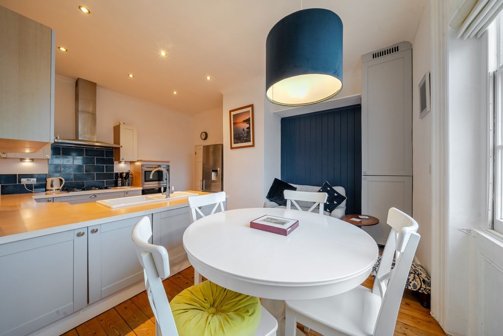 Additional image 3 of 1 bed flat to rentClarence Square, Cheltenham GL50
