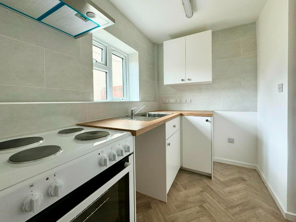 2 Bed Flat, Conygre Grove, BS34, N1 7GU