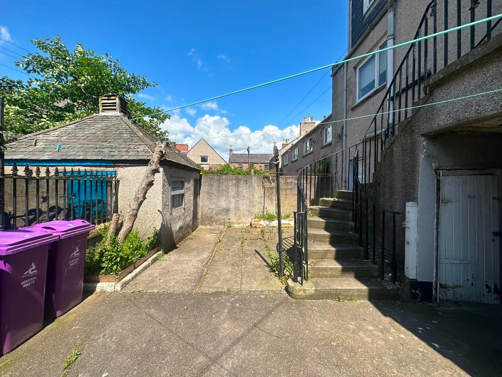 2 bed flat to rentChapel Place, Montrose DD10