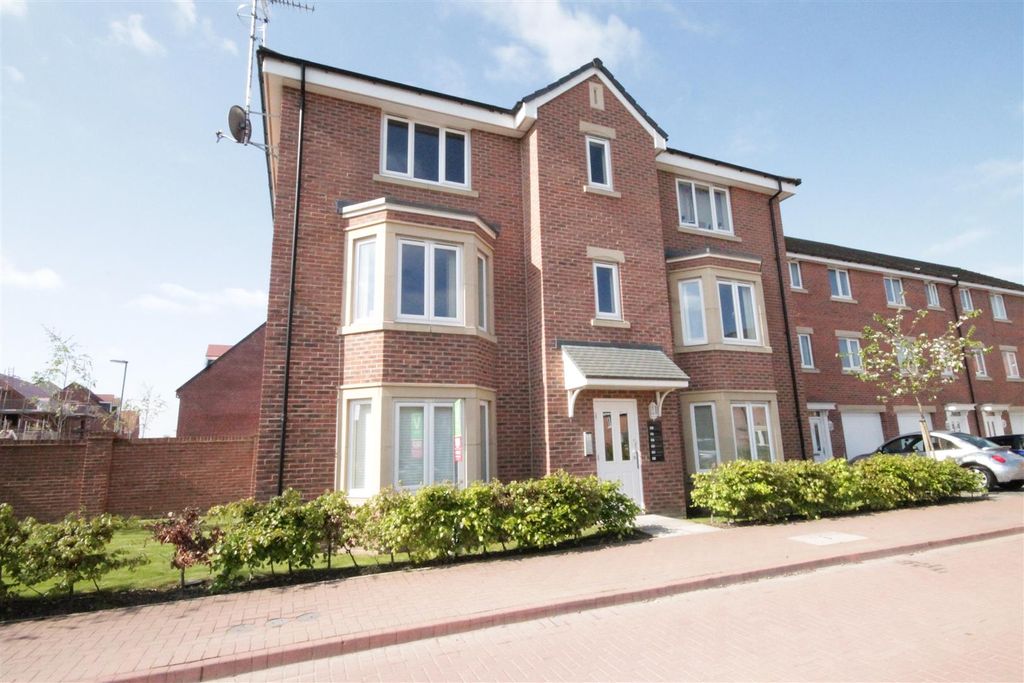 2 bed flat to rentHarvey Avenue, Framwellgate Moor, Durham DH1
