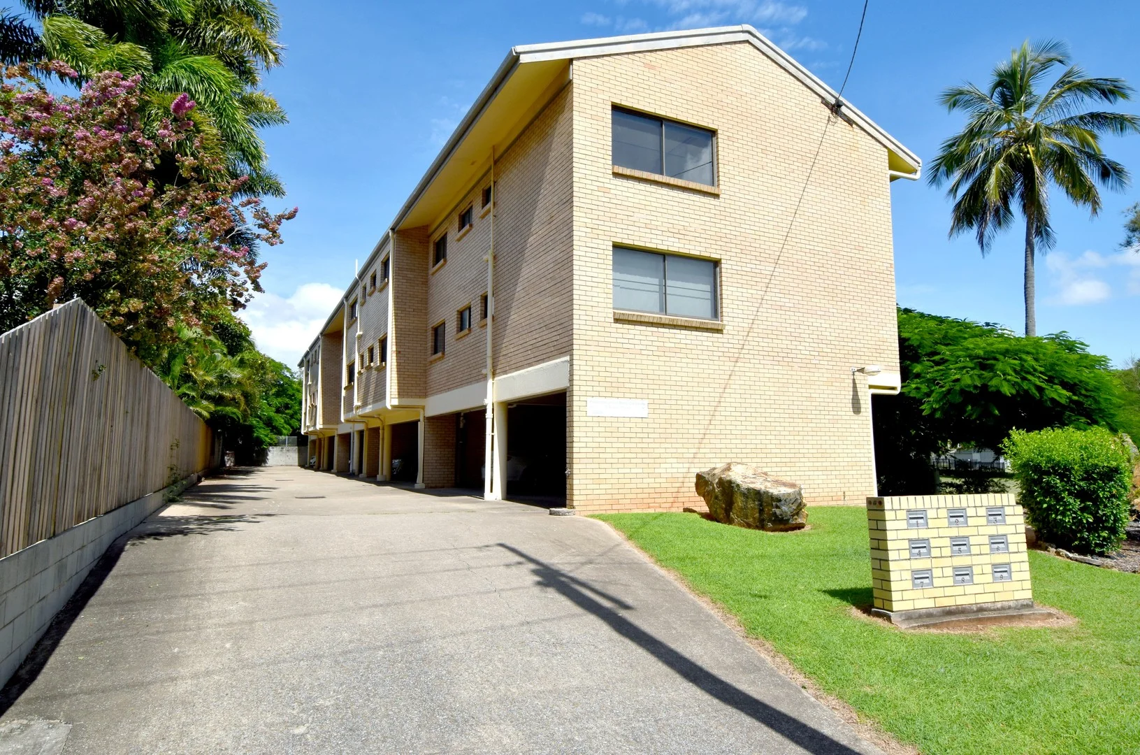 3/5 Sutton Street, Barney Point QLD 4680