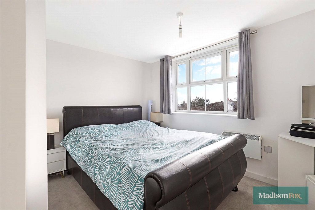 Additional image 9 of 2 bed flat to rentHigh Road, Buckhurst Hill, Essex IG9