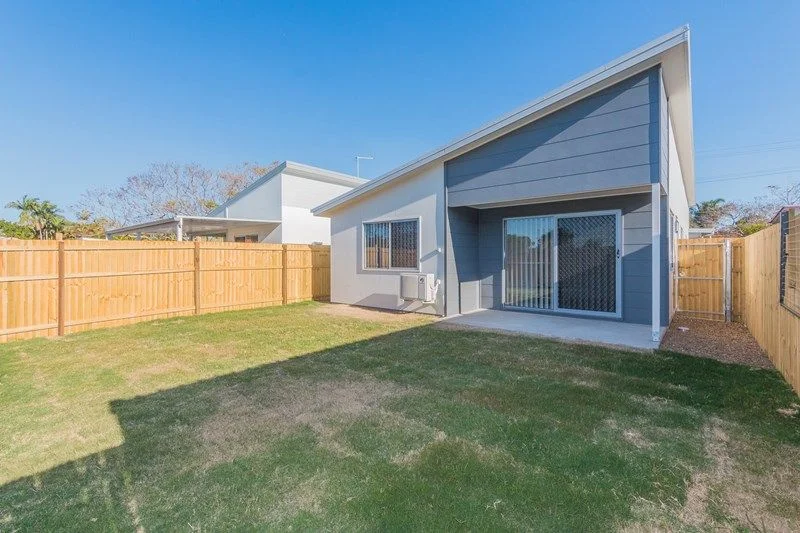 2/122a Klingner Road, Redcliffe QLD 4020