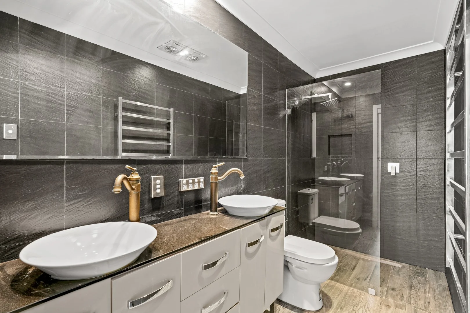 2/56 Showground Road, Gosford NSW 2250