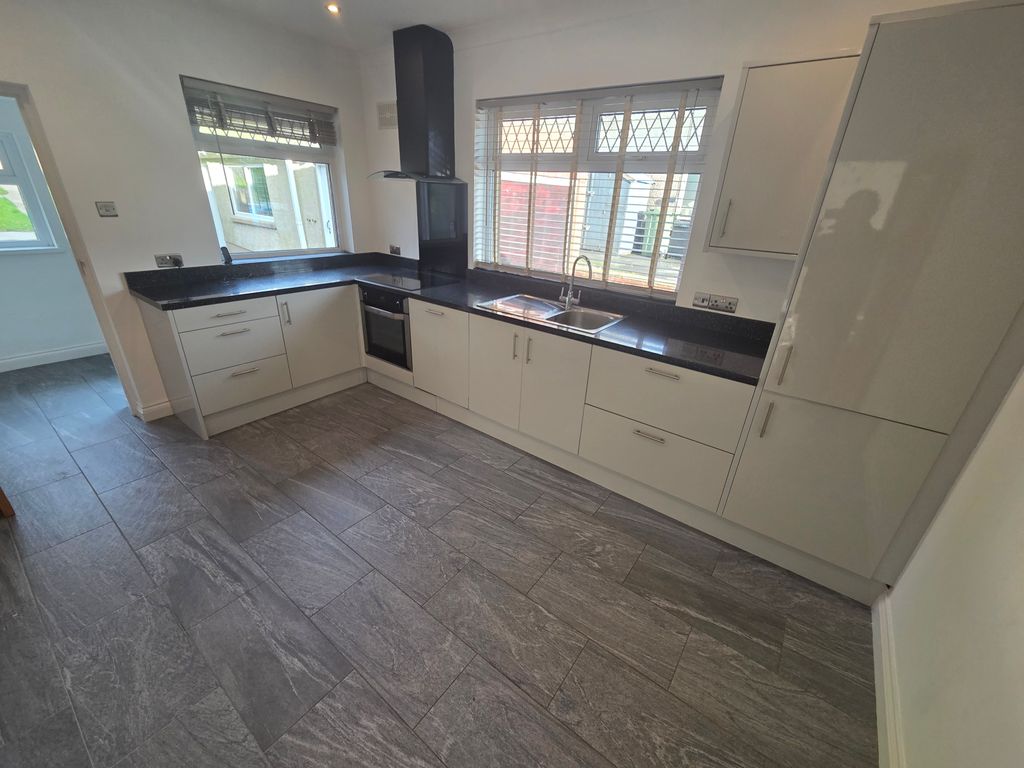 3 bed bungalow to rentDrefach, Llanelli SA14 photo 5