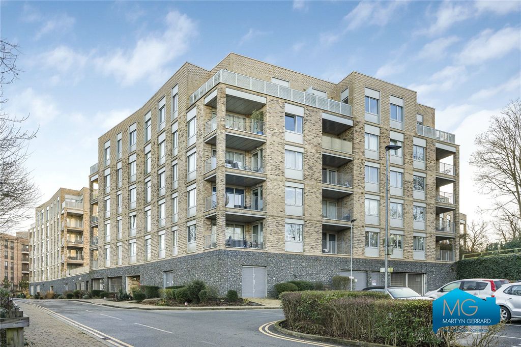 3 bed flat to rentMedawar Drive, London NW7