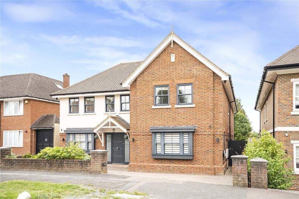 5 bed detached house to rentNewberries Avenue, Radlett WD7