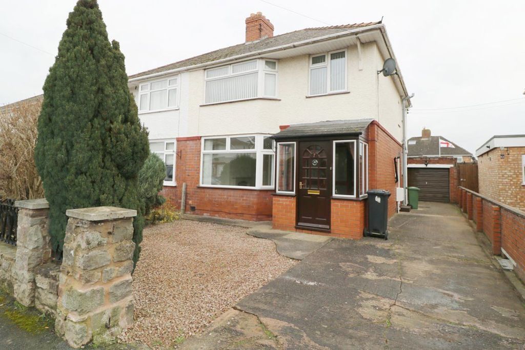 3 bed semi-detached house to rentDinedor Avenue, Hereford. Herefordshire HR2
