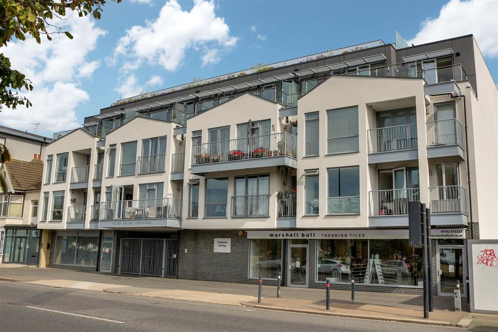 2 bed flat to rentLondon Road, Westcliff-On-Sea SS0