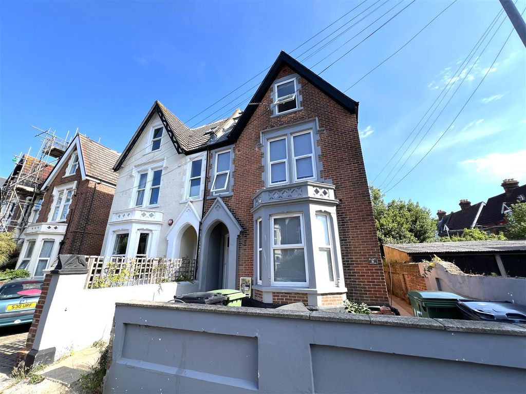 8 bed property to rentSt. Ursula Grove, Southsea PO5