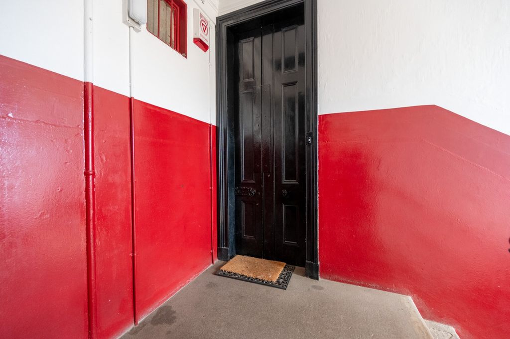 2 bed flat to rentPartickhill Road, Partickhill, Glasgow G11 photo 2