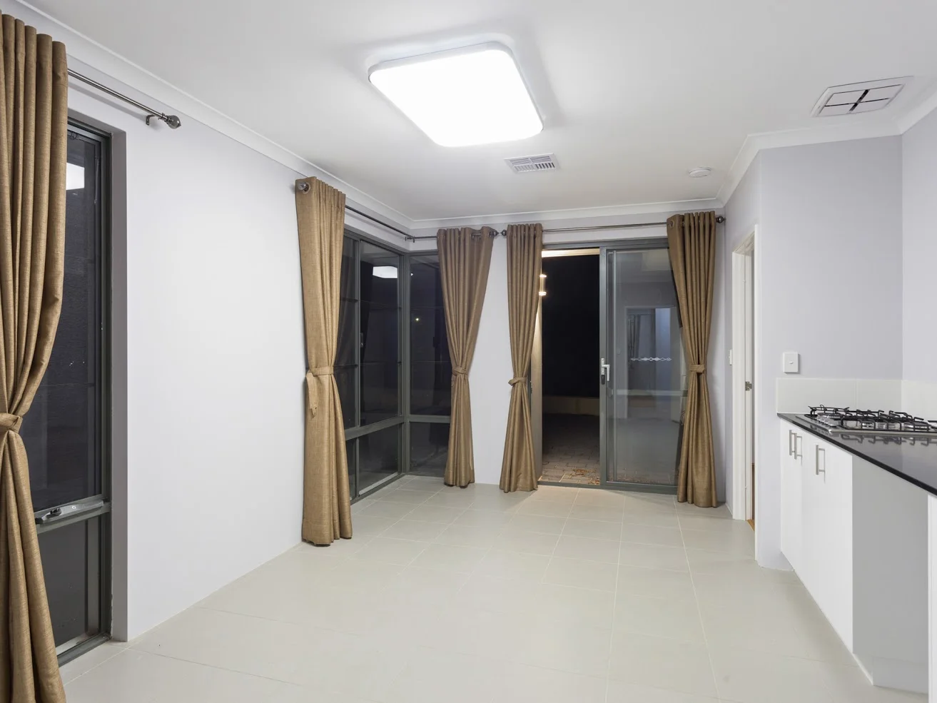 4 Bittern Court, Stirling WA 6021 photo 4