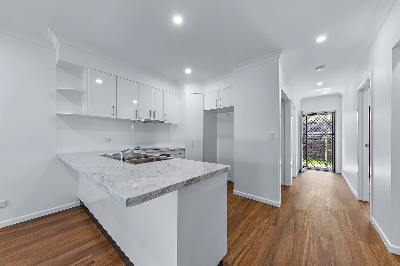 16/12 Pandanus Drive, Cannonvale QLD 4802