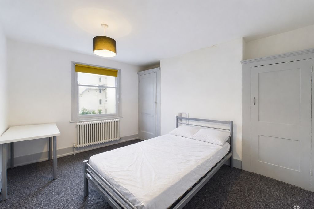 5 bed shared accommodation to rentSt. Georges Road, Brighton BN2 photo 4