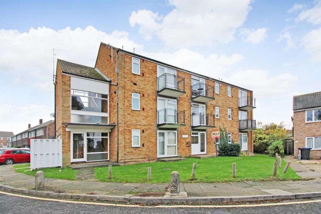1 bed flat to rentMoat House, Rhodaus Close, Canterbury, Kent CT1