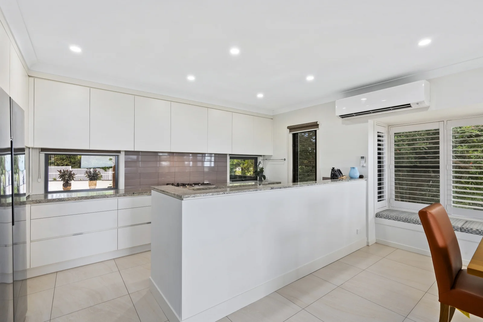 49 Central Ave, Tamborine Mountain QLD 4272 photo 3