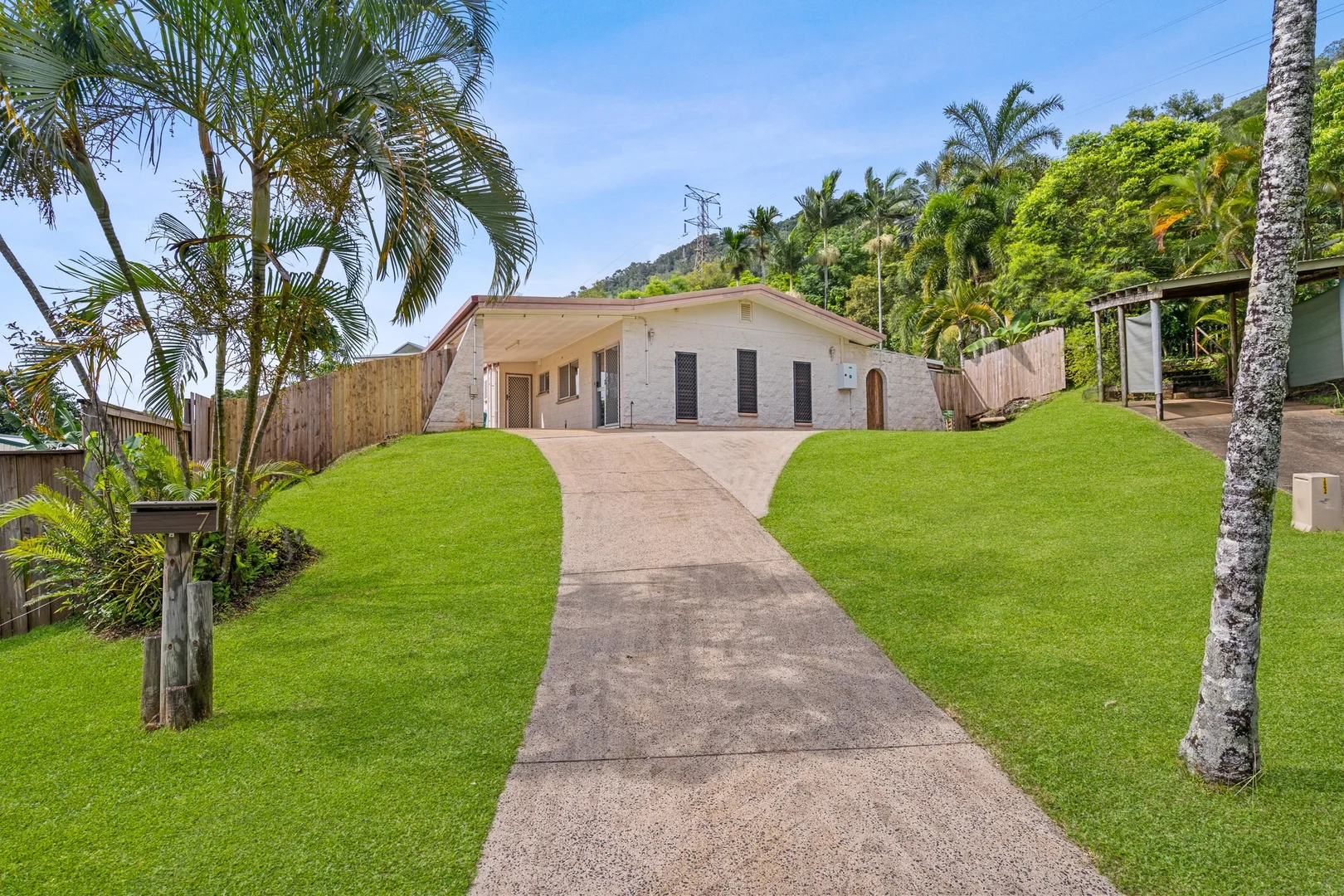 Additional image 2 of 7 Harrison Close, Kanimbla QLD 4870