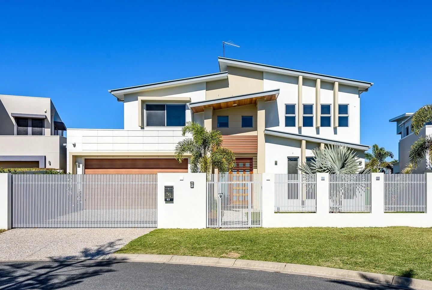 63 Southaven Dr, Helensvale QLD 4212 photo 2