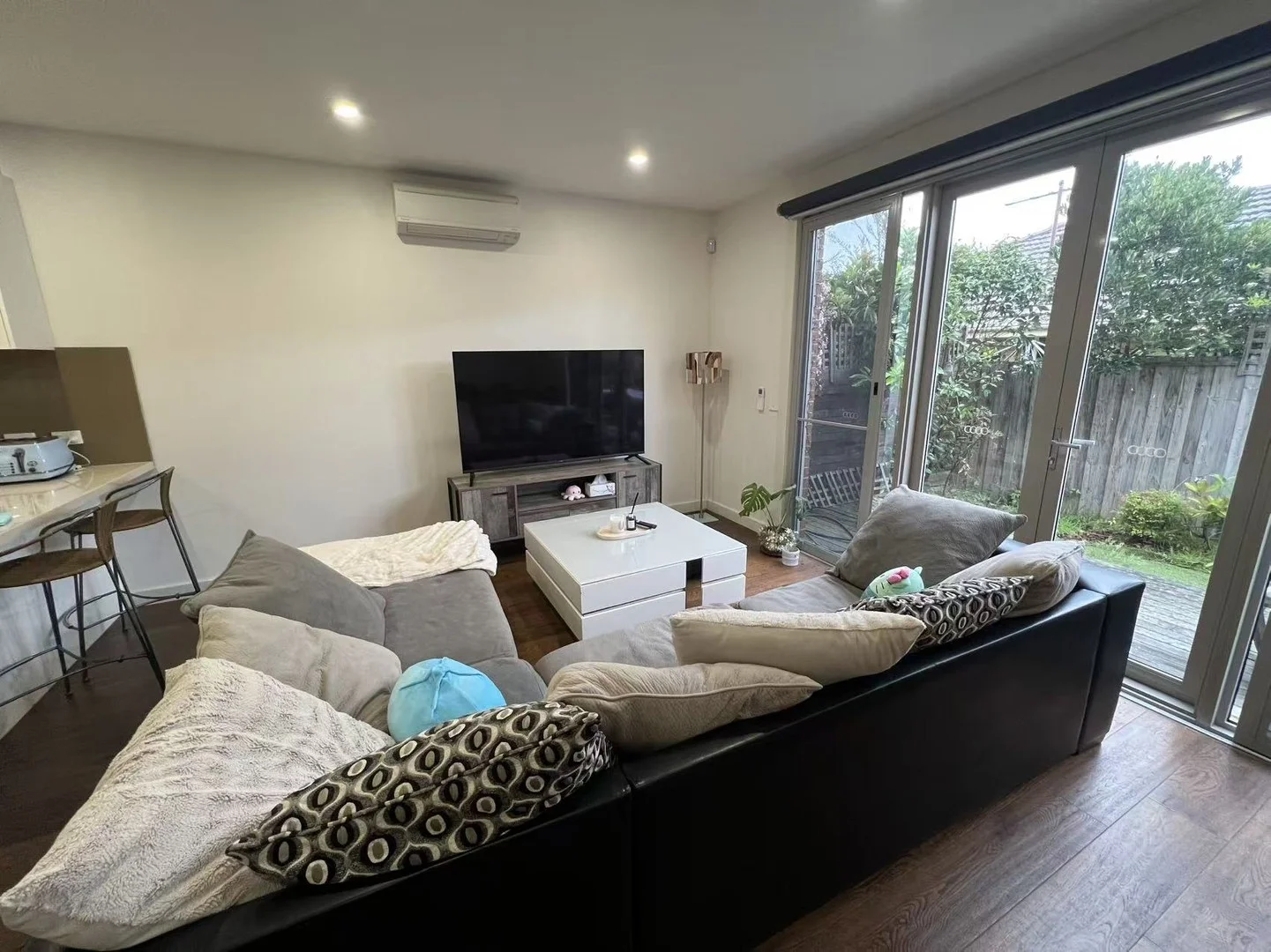 4/5 Through Road, Camberwell VIC 3124