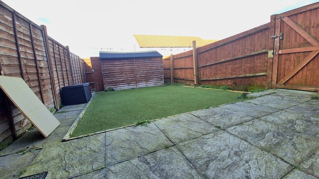 Additional image 2 of 3 bed end terrace house to rentHalcrow Avenue, Dartford DA1