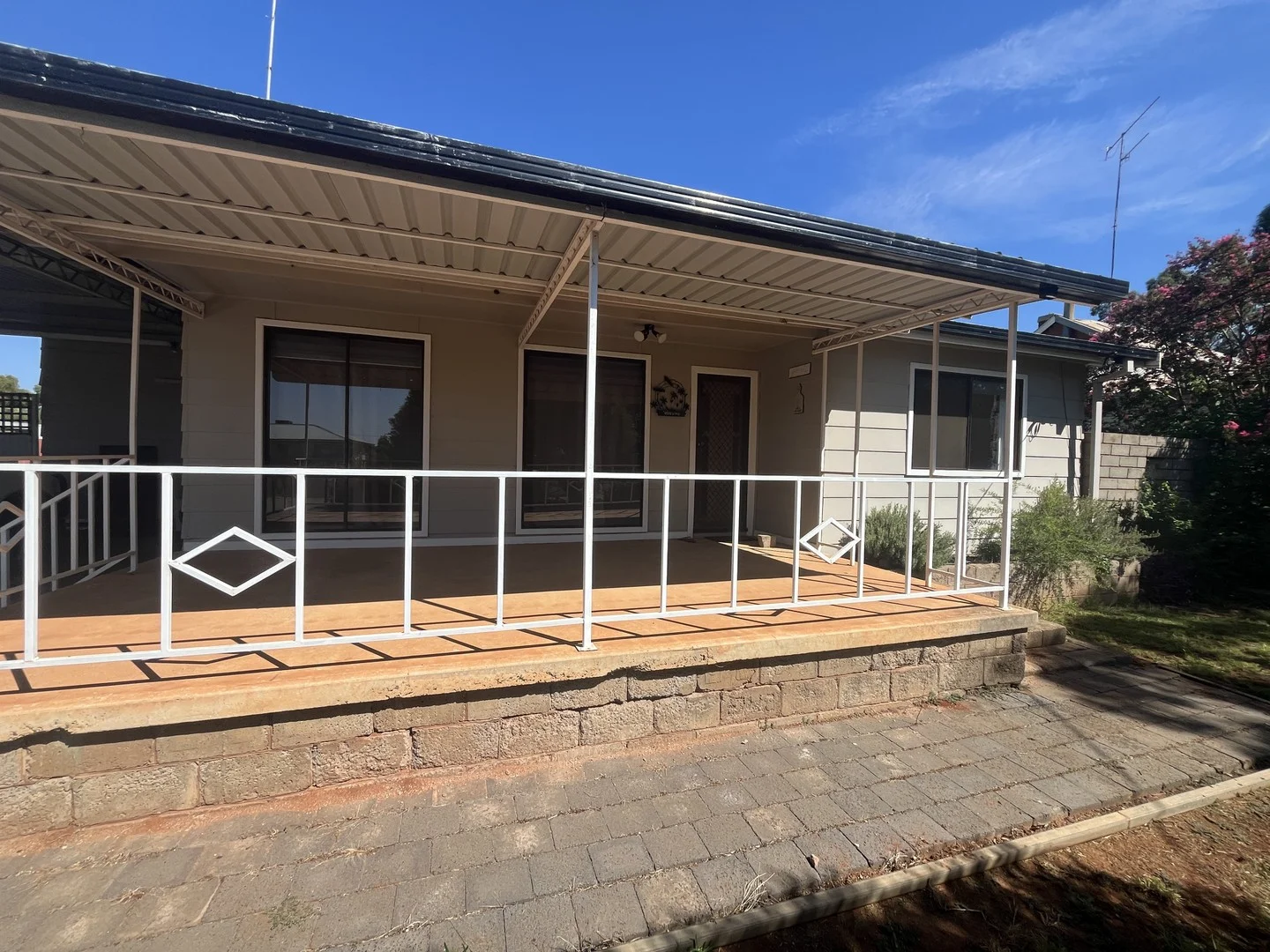 25 Burns Street, Hillston NSW 2675