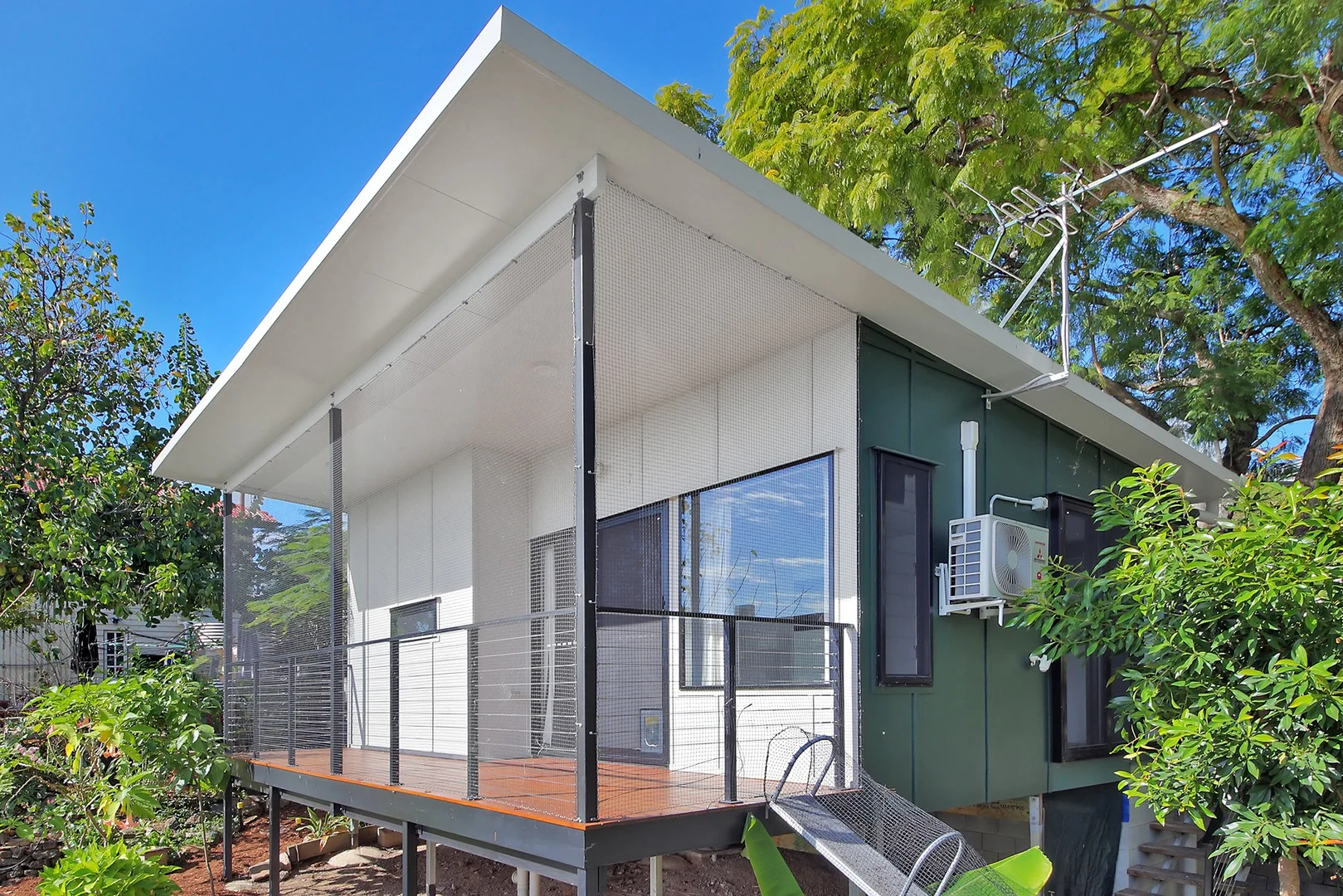 10 Taylor Street, Balmoral QLD 4171
