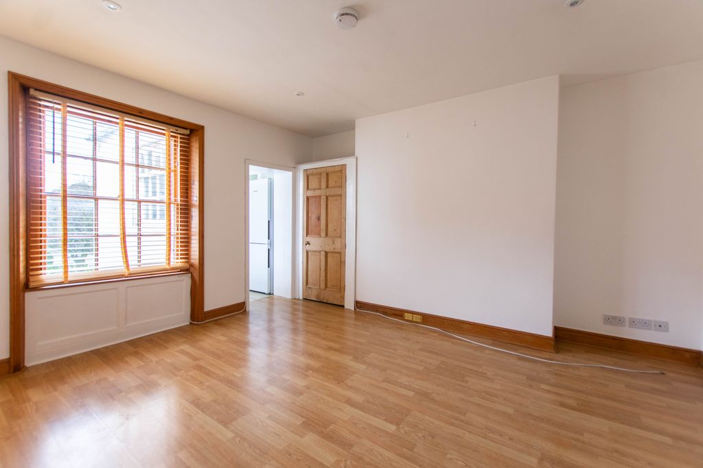Additional image 2 of 2 bed flat to rentMontpellier Terrace, Cheltenham GL50