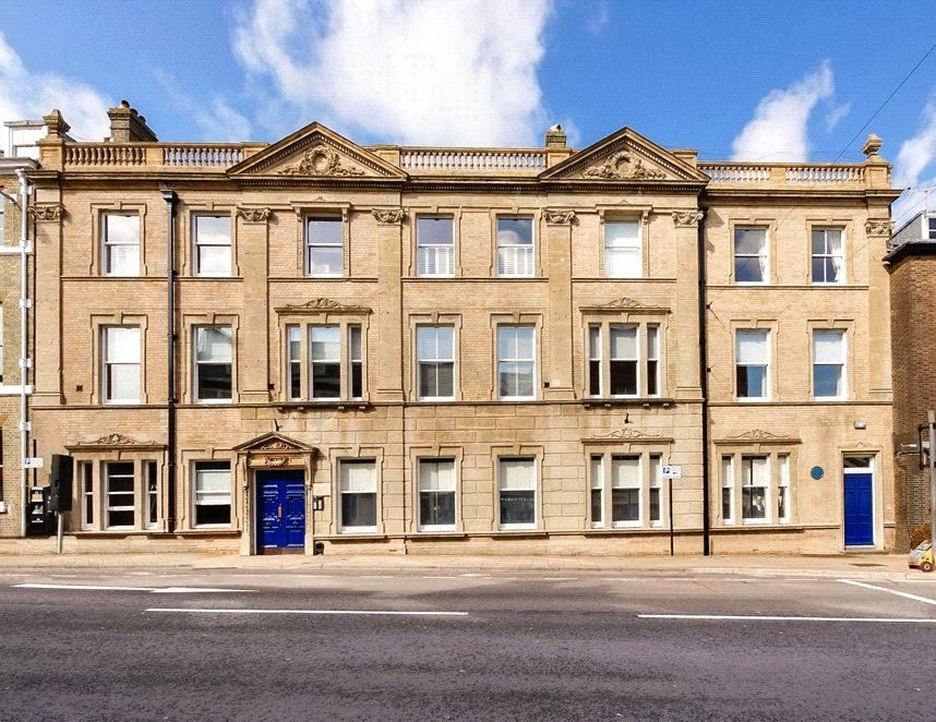 3 bed flat to rentStratton House, 61 High West Street, Dorchester, Dorset DT1