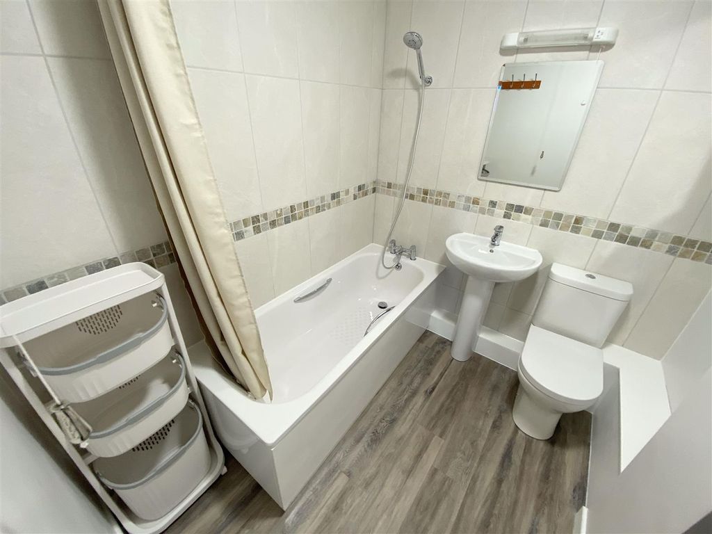 Additional image 5 of 1 bed flat to rentWest Hill Road, Ryde PO33